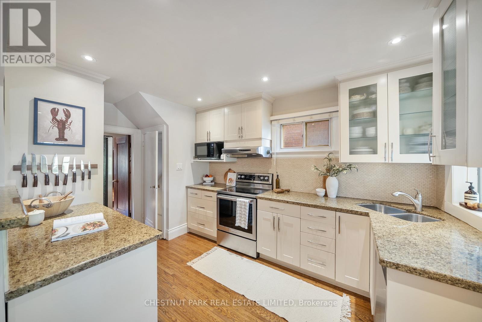 17 Glen Stewart Avenue, Toronto, Ontario  M4E 1P6 - Photo 15 - E13116556