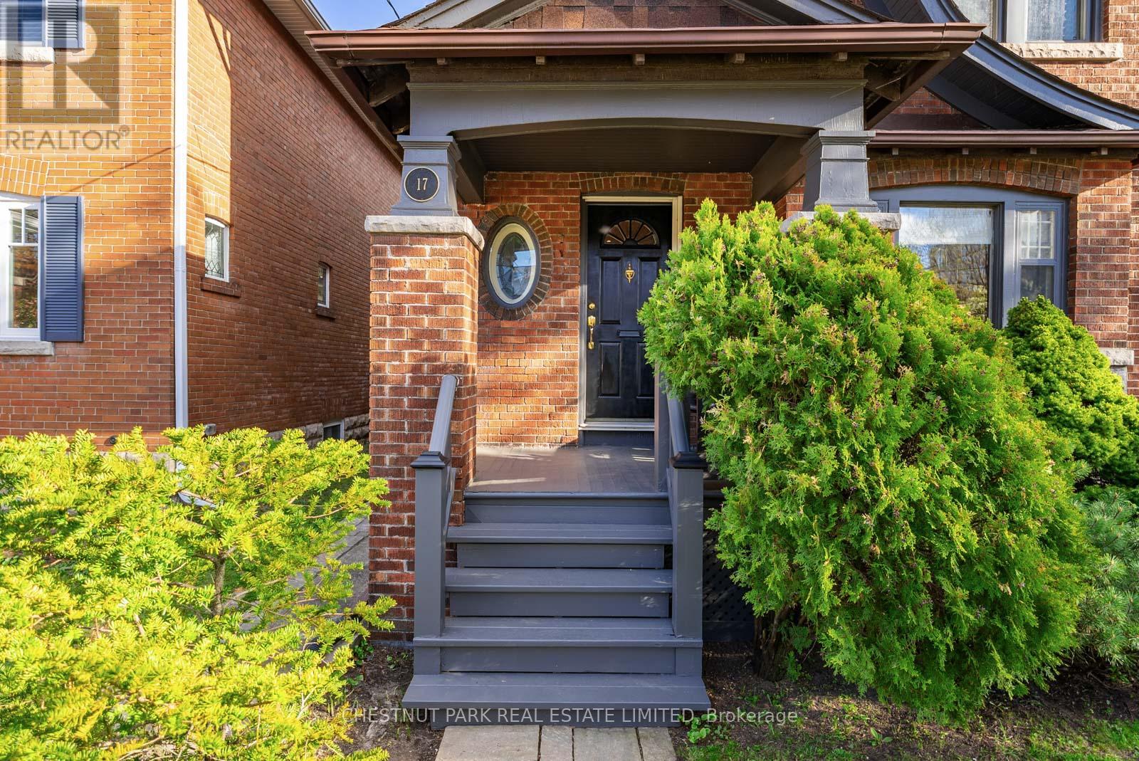 17 Glen Stewart Avenue, Toronto, Ontario  M4E 1P6 - Photo 2 - E13116556