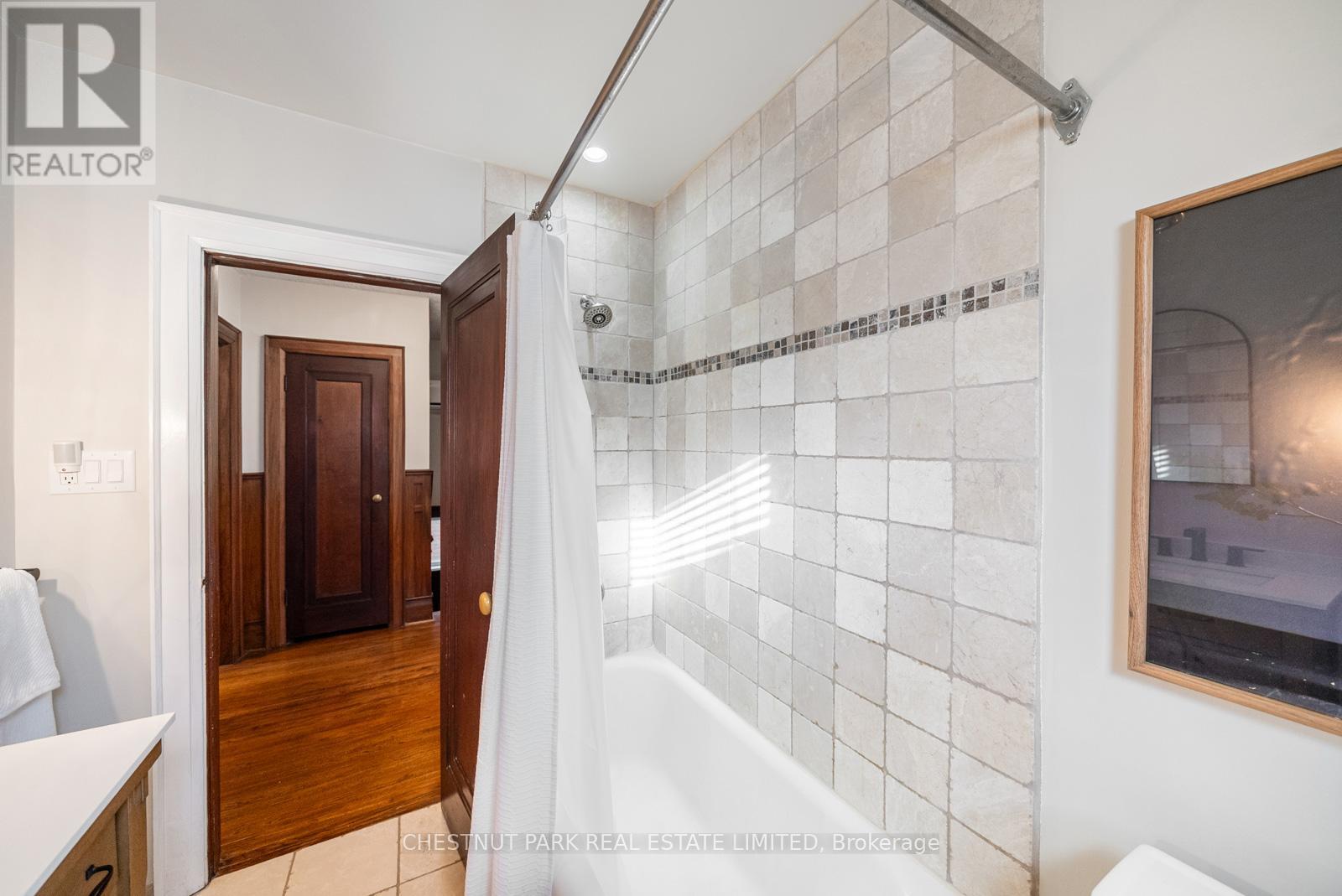 17 Glen Stewart Avenue, Toronto, Ontario  M4E 1P6 - Photo 27 - E13116556