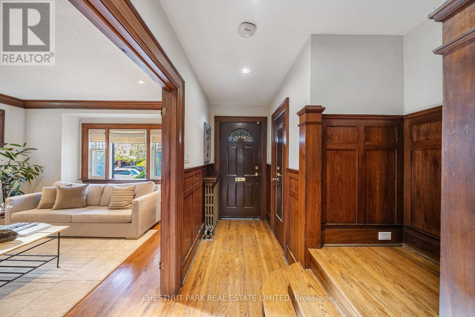 17 Glen Stewart Avenue, Toronto, Ontario  M4E 1P6 - Photo 5 - E13116556