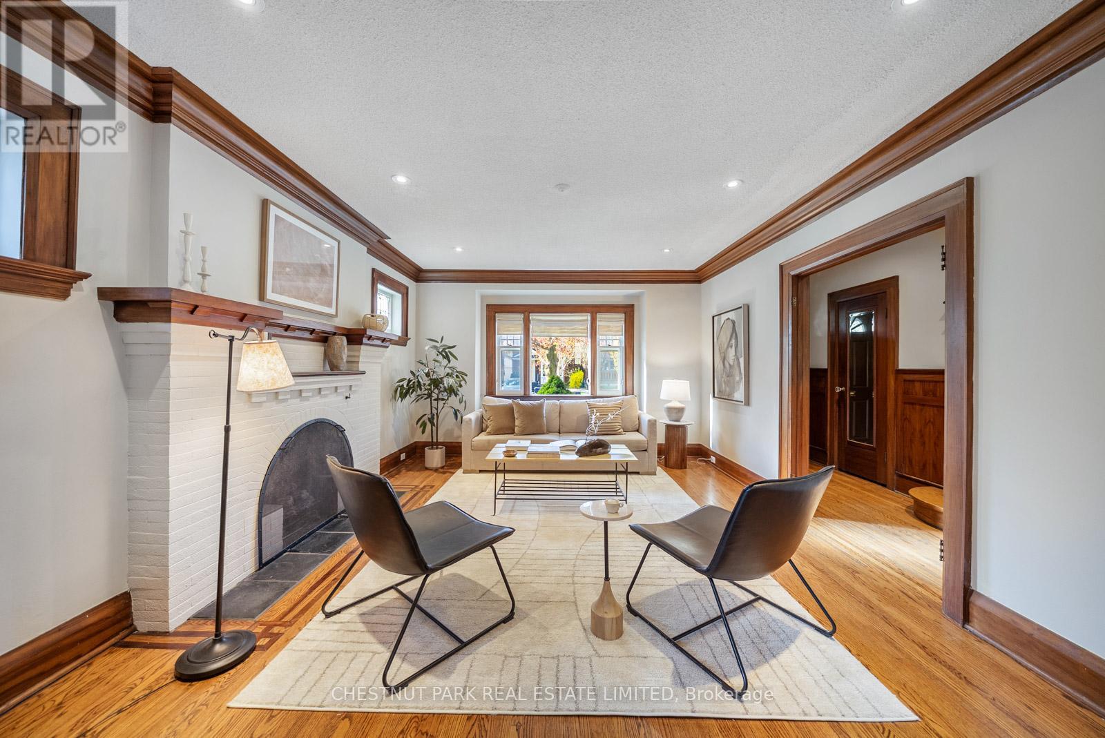 17 Glen Stewart Avenue, Toronto, Ontario  M4E 1P6 - Photo 6 - E13116556