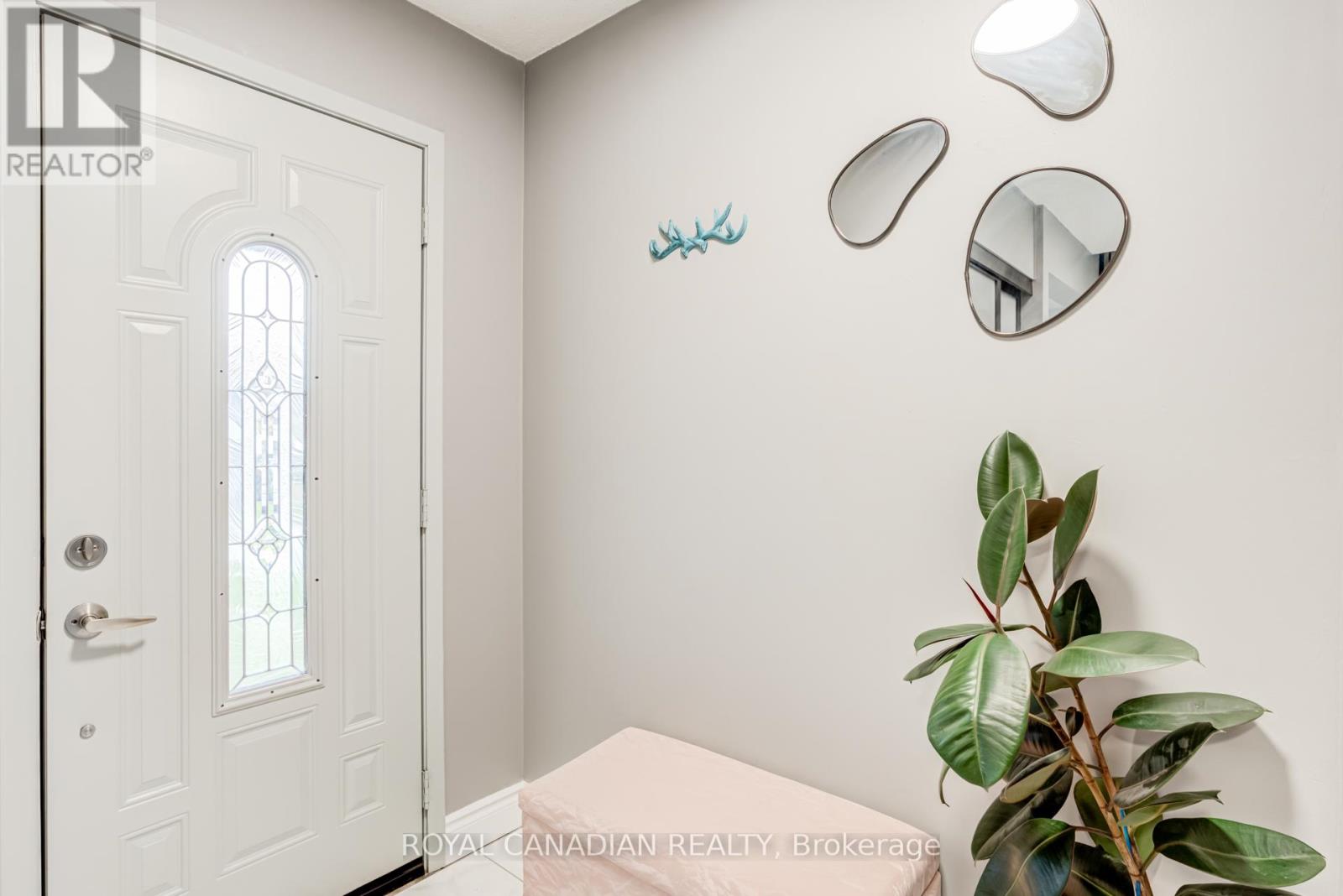 846 Monaghan Avenue, Oshawa, Ontario  L1J 6Z4 - Photo 2 - E13116576