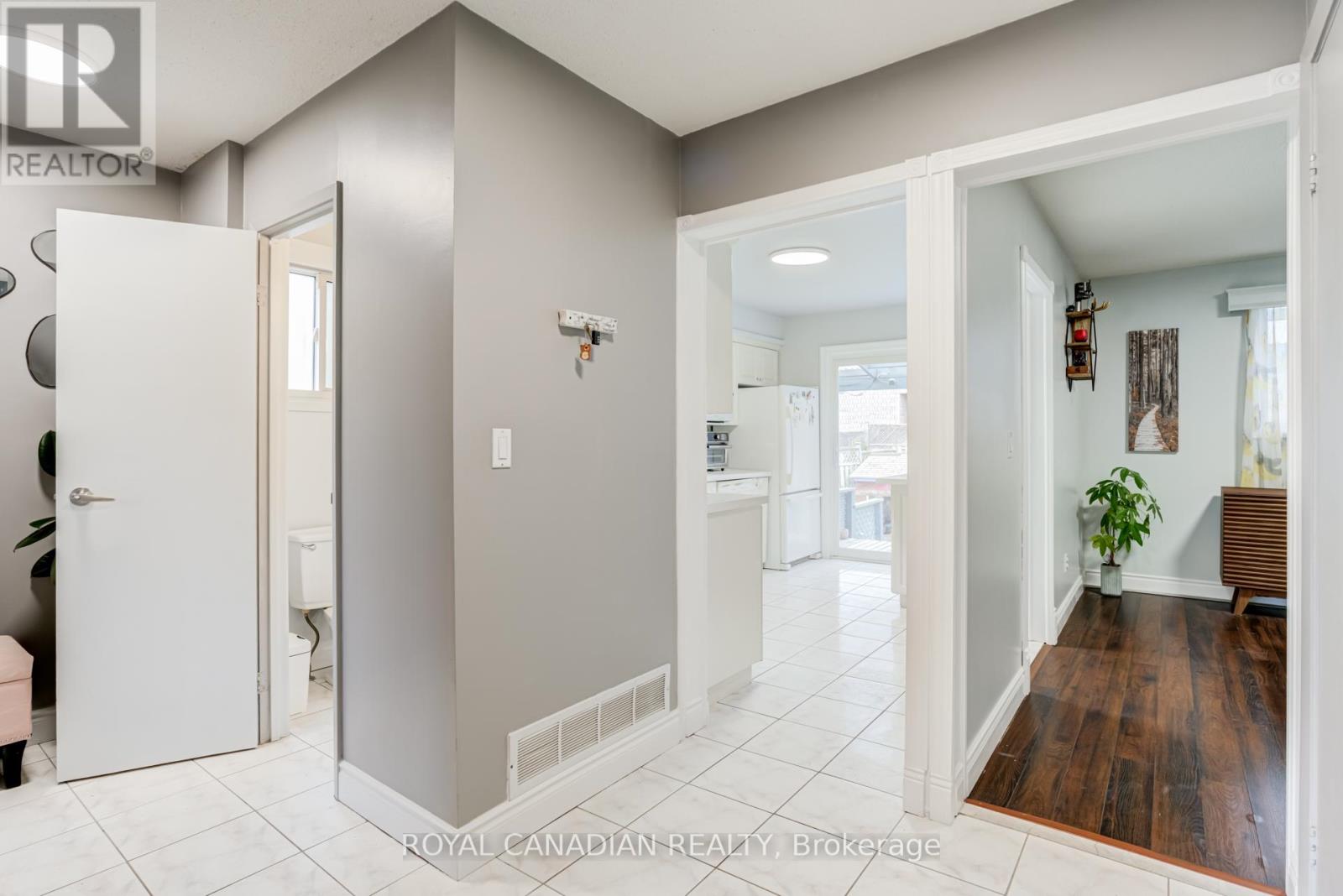 846 Monaghan Avenue, Oshawa, Ontario  L1J 6Z4 - Photo 4 - E13116576