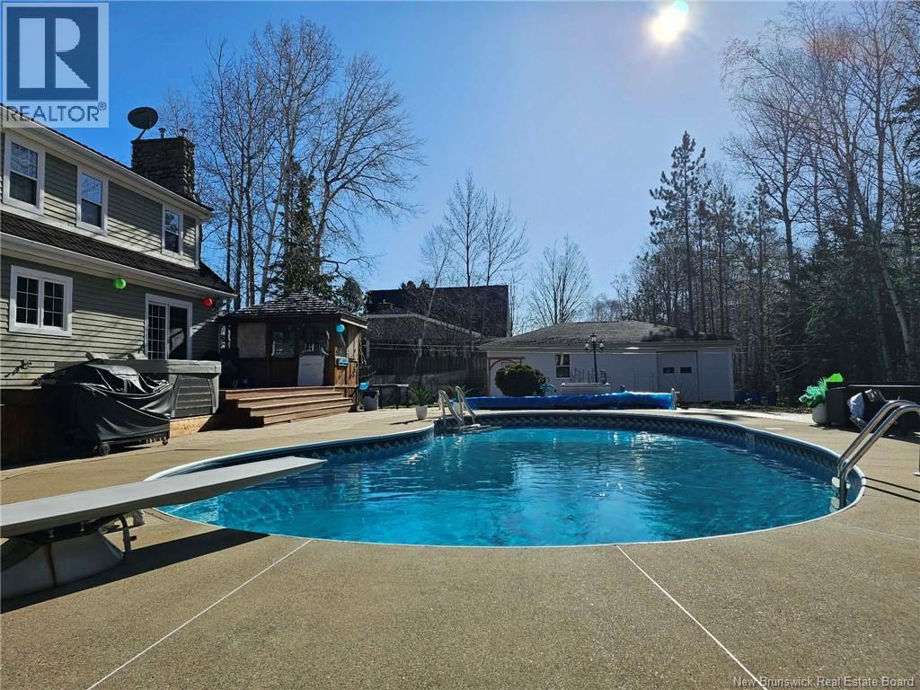 1025 Tamarack, Bathurst, New Brunswick  E2A 4G1 - Photo 4 - NB136023
