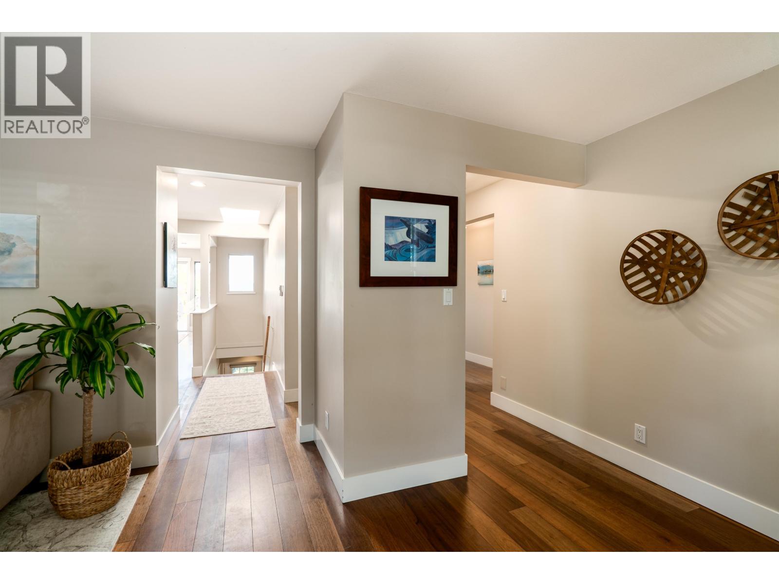 939 Calverhall Street, North Vancouver, British Columbia  V7L 1Y1 - Photo 5 - R3122127