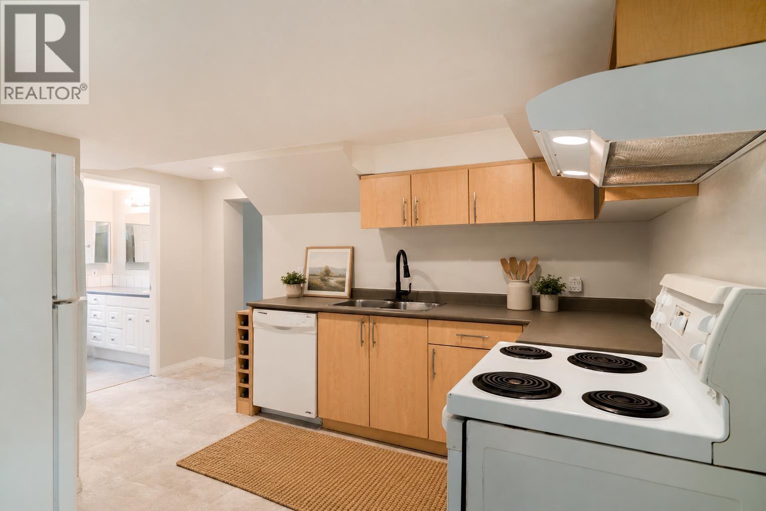 939 Calverhall Street, North Vancouver, British Columbia  V7L 1Y1 - Photo 31 - R3122127