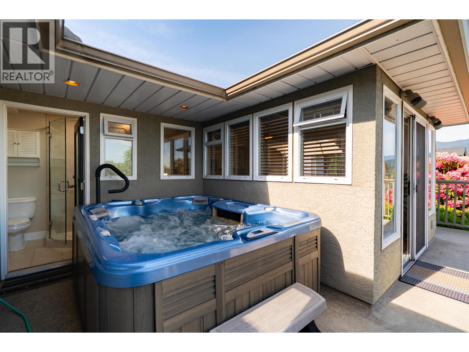 939 Calverhall Street, North Vancouver, British Columbia  V7L 1Y1 - Photo 14 - R3122127