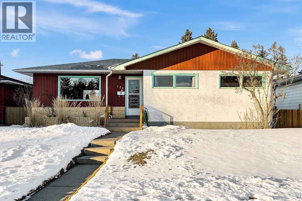 126 Springwood Drive SW, Calgary, Alberta