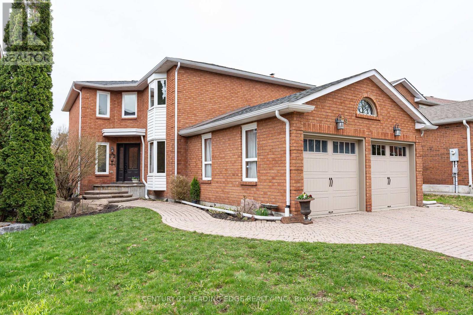 59 LANEWOOD DRIVE, Aurora, Ontario