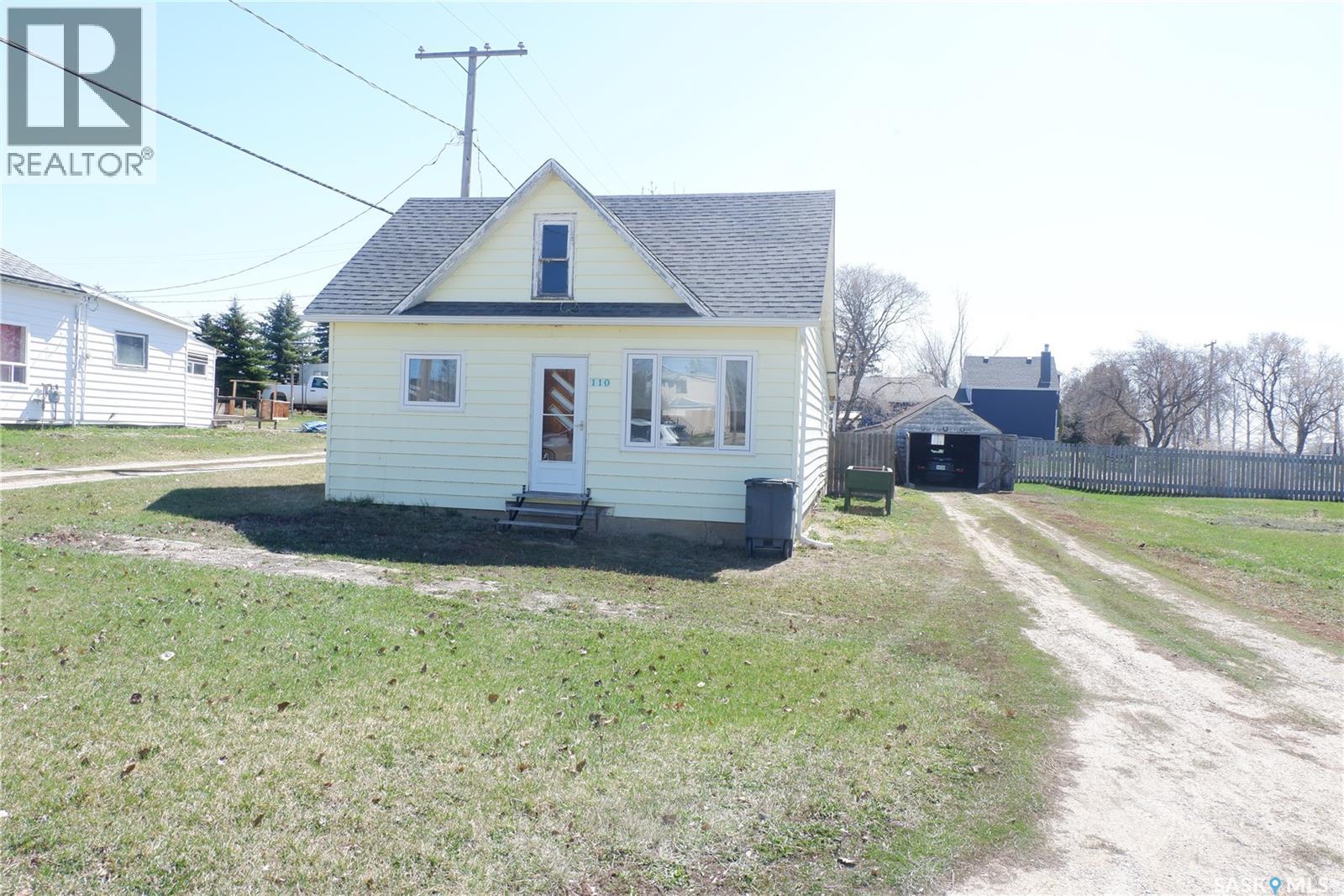 110 Railway Avenue E, Eyebrow, Saskatchewan  S0H 1L0 - Photo 1 - SK035703