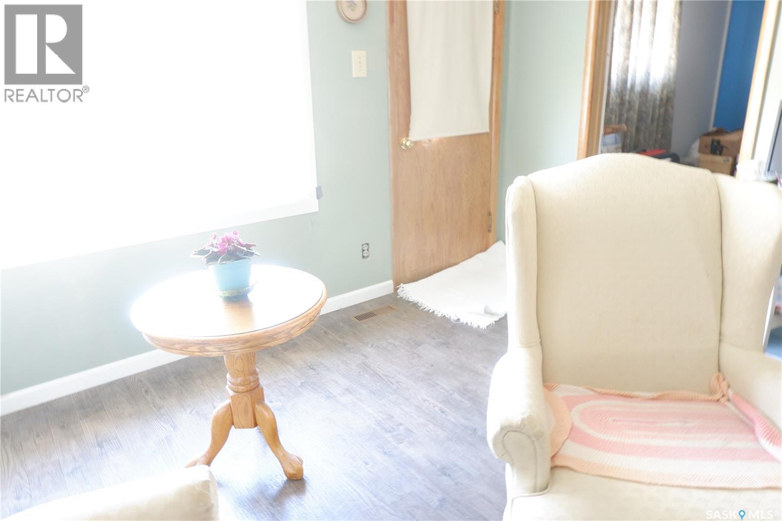 110 Railway Avenue E, Eyebrow, Saskatchewan  S0H 1L0 - Photo 10 - SK035703