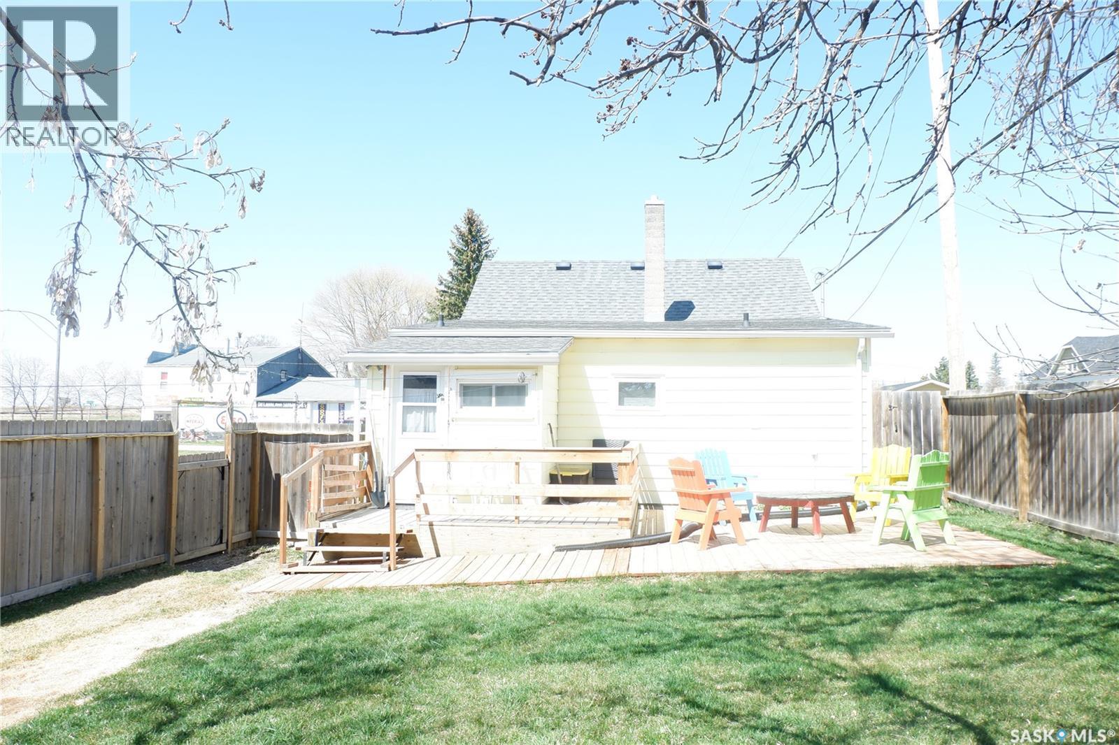 110 Railway Avenue E, Eyebrow, Saskatchewan  S0H 1L0 - Photo 2 - SK035703
