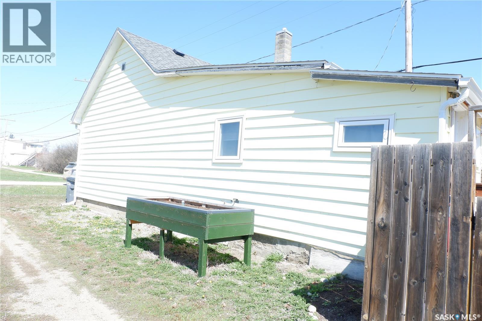 110 Railway Avenue E, Eyebrow, Saskatchewan  S0H 1L0 - Photo 31 - SK035703