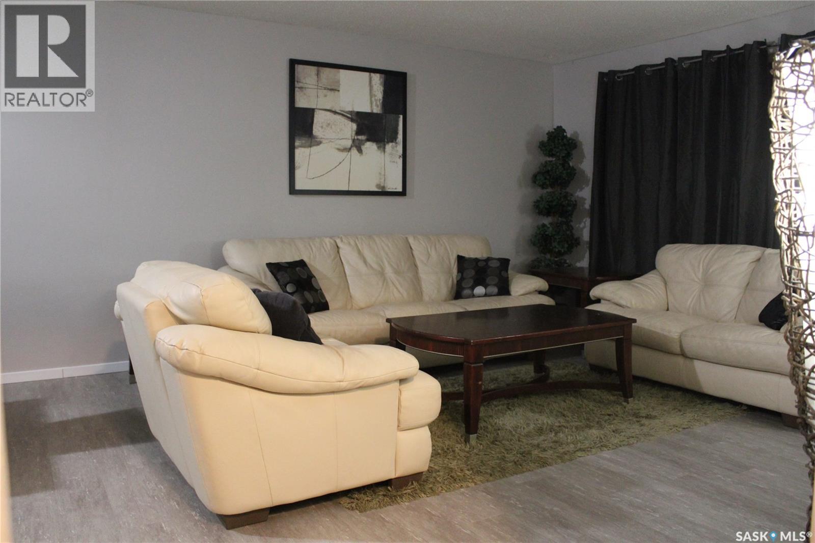 81 A&b Circlebrooke Drive, Yorkton, Saskatchewan  S3N 2C9 - Photo 2 - SK035700