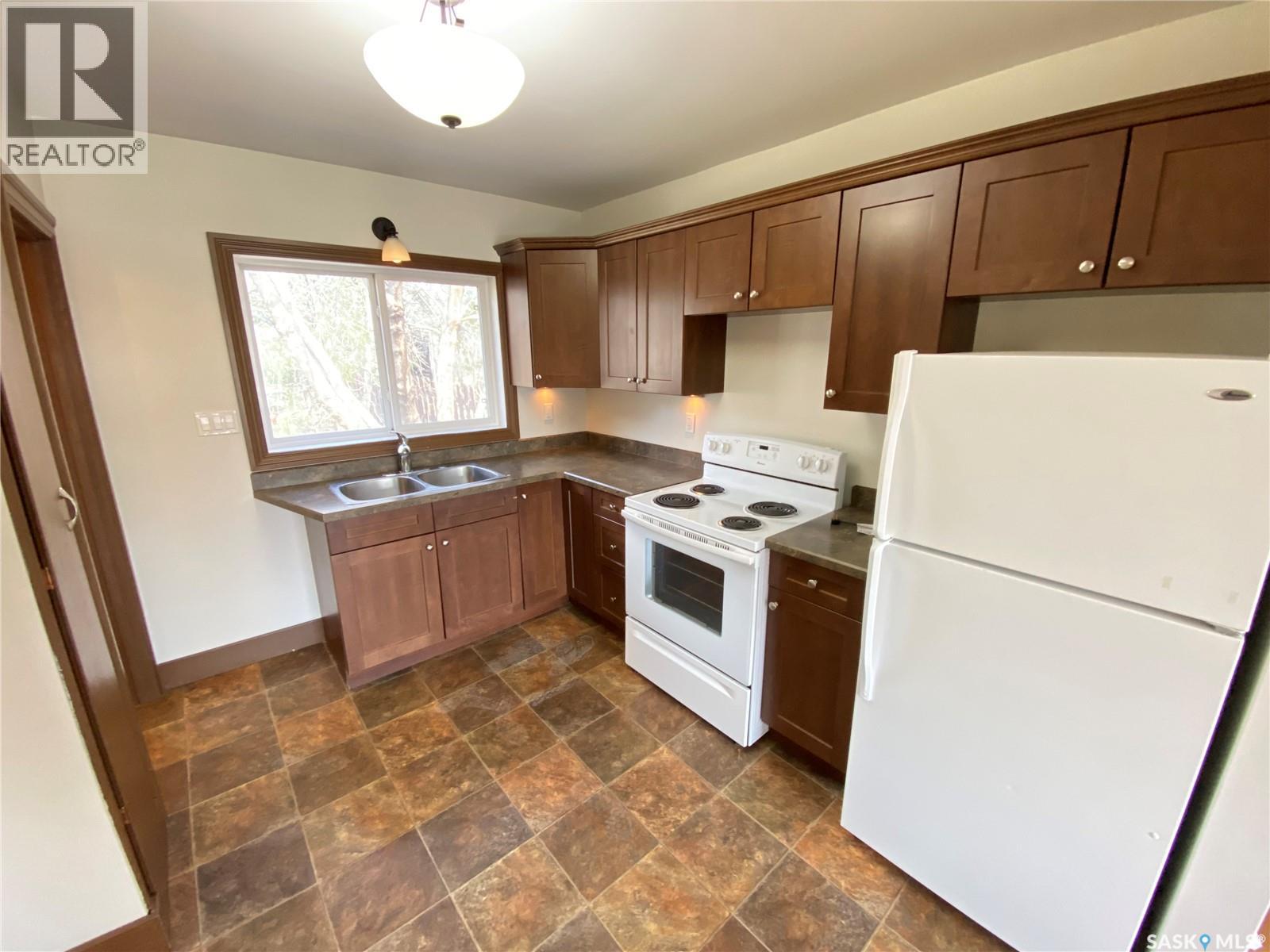 85 Smith Street E, Yorkton, Saskatchewan  S3N 0H7 - Photo 3 - SK035610