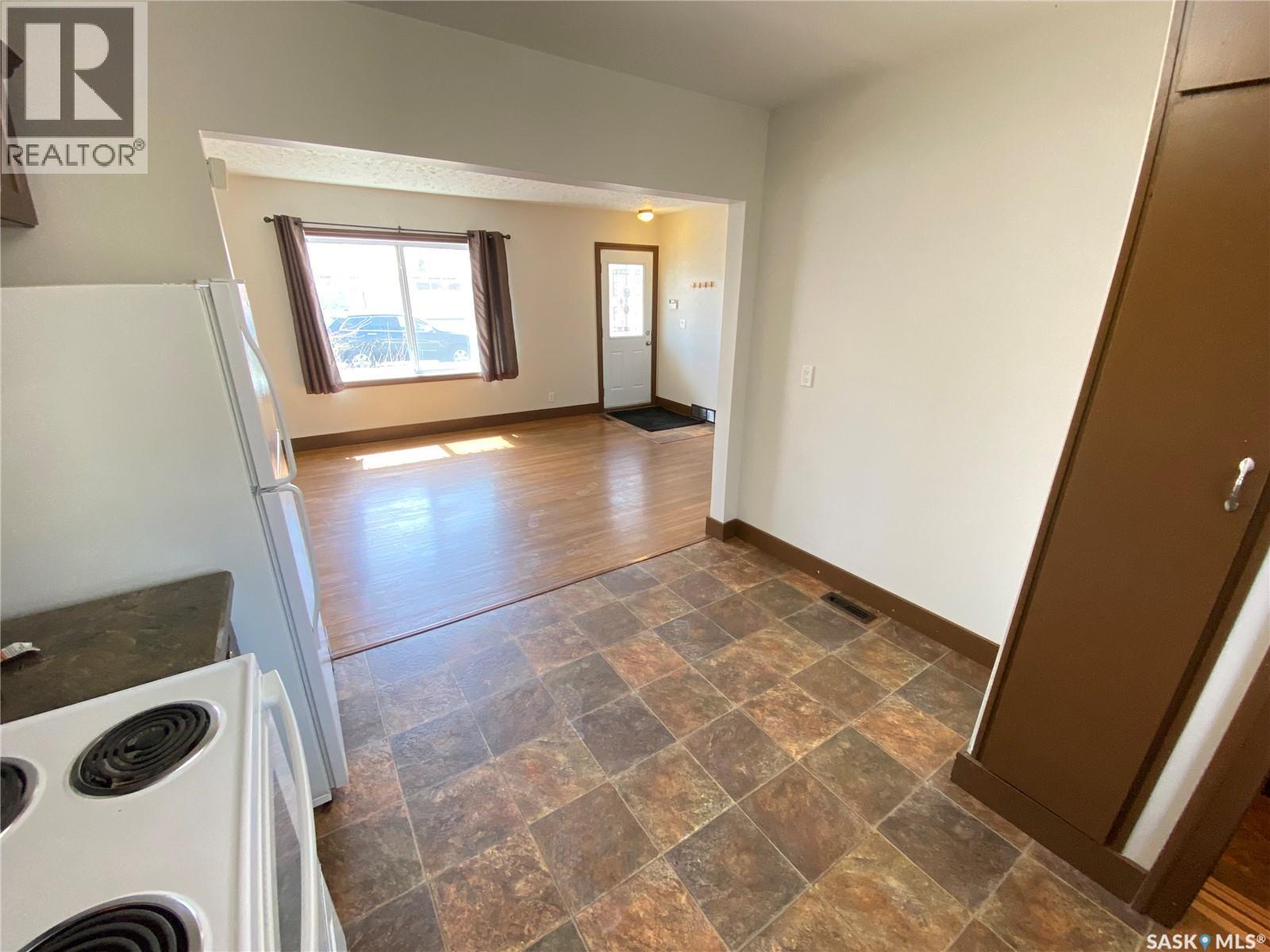 85 Smith Street E, Yorkton, Saskatchewan  S3N 0H7 - Photo 4 - SK035610