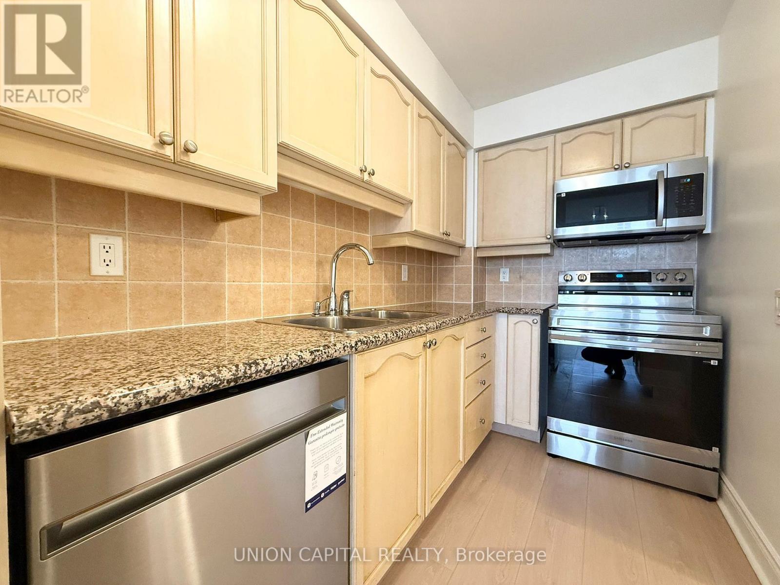 825 - 80 Harrison Garden Boulevard, Toronto, Ontario  M2N 7E3 - Photo 2 - C13100360