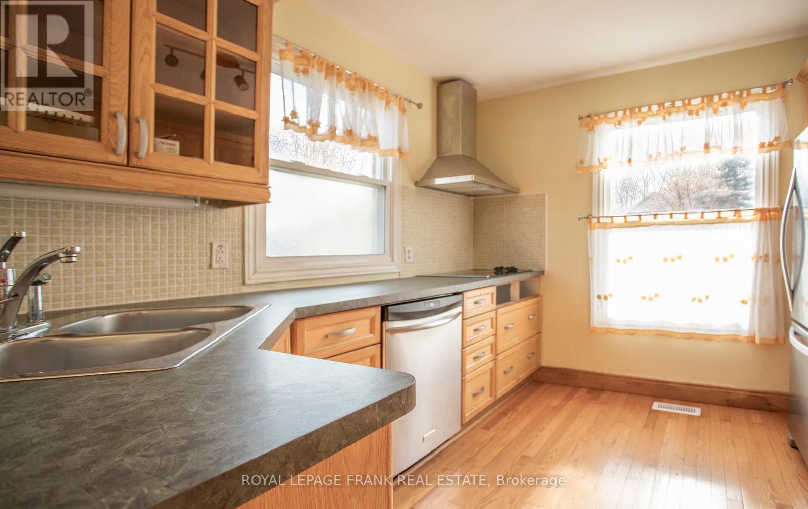 90 Hillhurst Crescent, Clarington, Ontario  L1E 2A3 - Photo 13 - E13116896