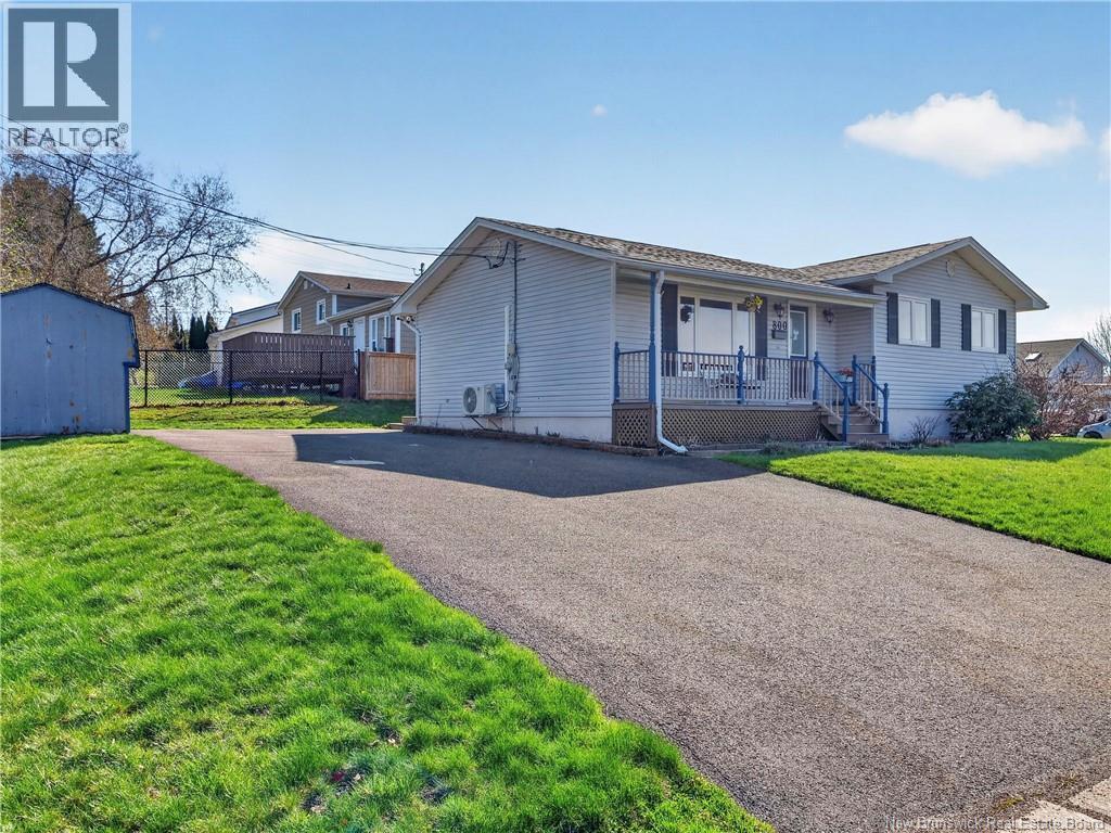 800 Frampton, Moncton, New Brunswick  E1G 2A1 - Photo 2 - NB133784