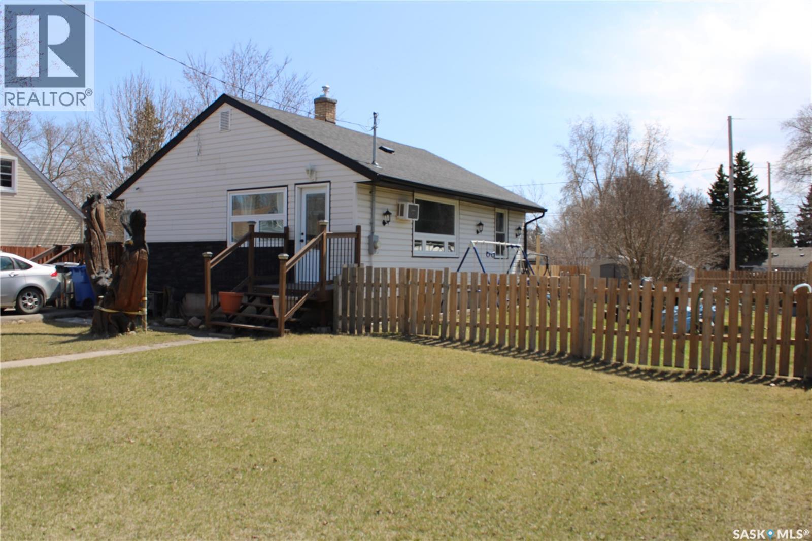40 King Street W, Yorkton, Saskatchewan  S3N 0T8 - Photo 1 - SK028033