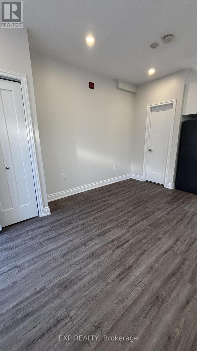 3 - 3289 Lakeshore Boulevard W, Toronto, Ontario  M8W 1M8 - Photo 3 - W13070040