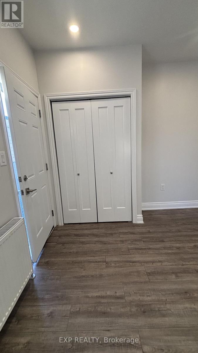 3 - 3289 Lakeshore Boulevard W, Toronto, Ontario  M8W 1M8 - Photo 4 - W13070040
