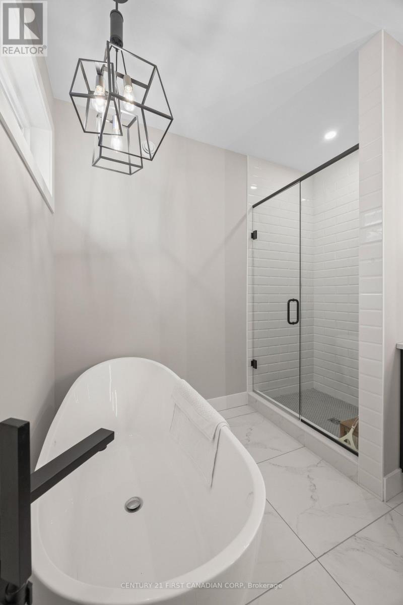 65 Deerfield Road, Lambton Shores, Ontario  N0M 1T0 - Photo 17 - X13116888