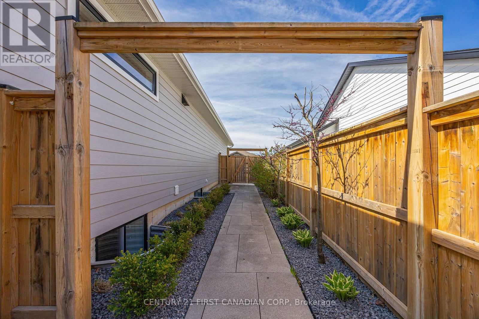 65 Deerfield Road, Lambton Shores, Ontario  N0M 1T0 - Photo 41 - X13116888