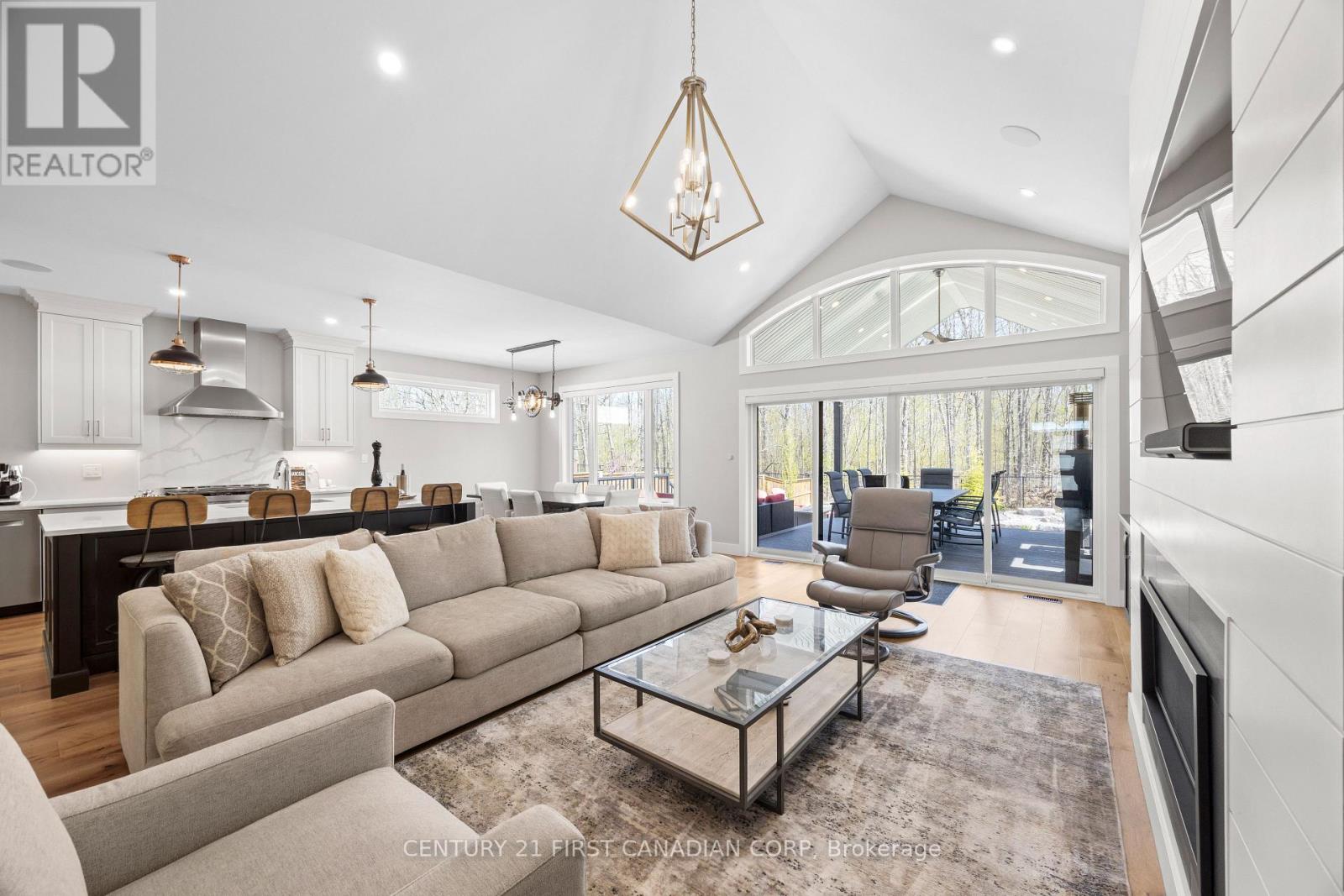 65 Deerfield Road, Lambton Shores, Ontario  N0M 1T0 - Photo 5 - X13116888