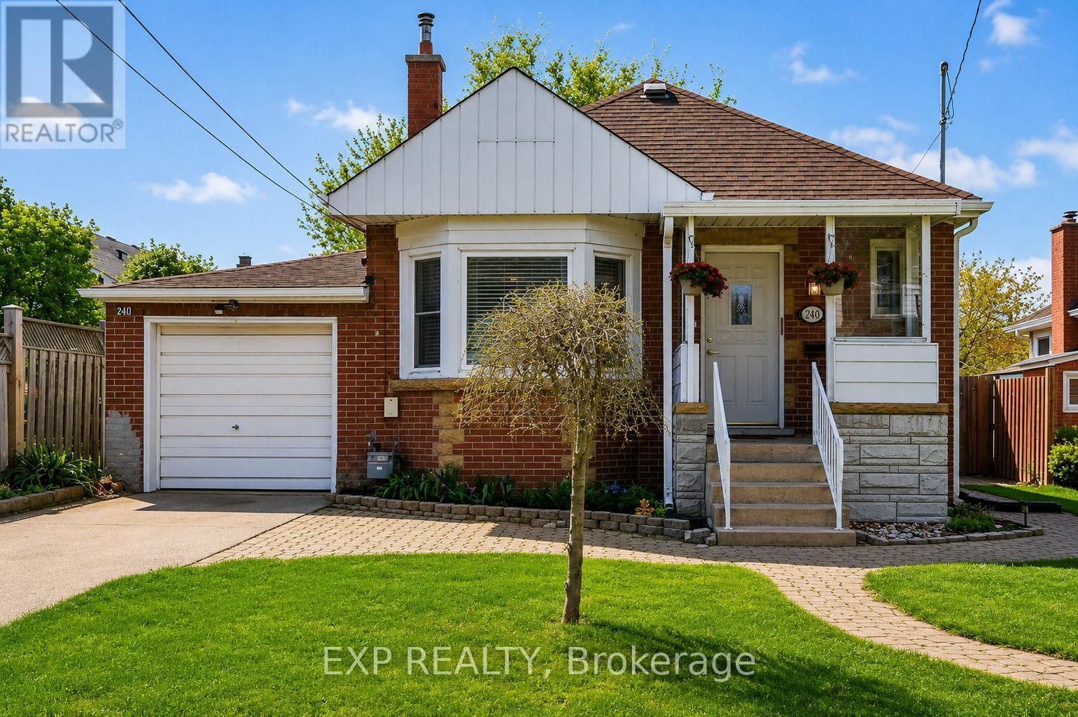 280 East 11th Street, Hamilton, Ontario  L9A 3T7 - Photo 2 - X13116530