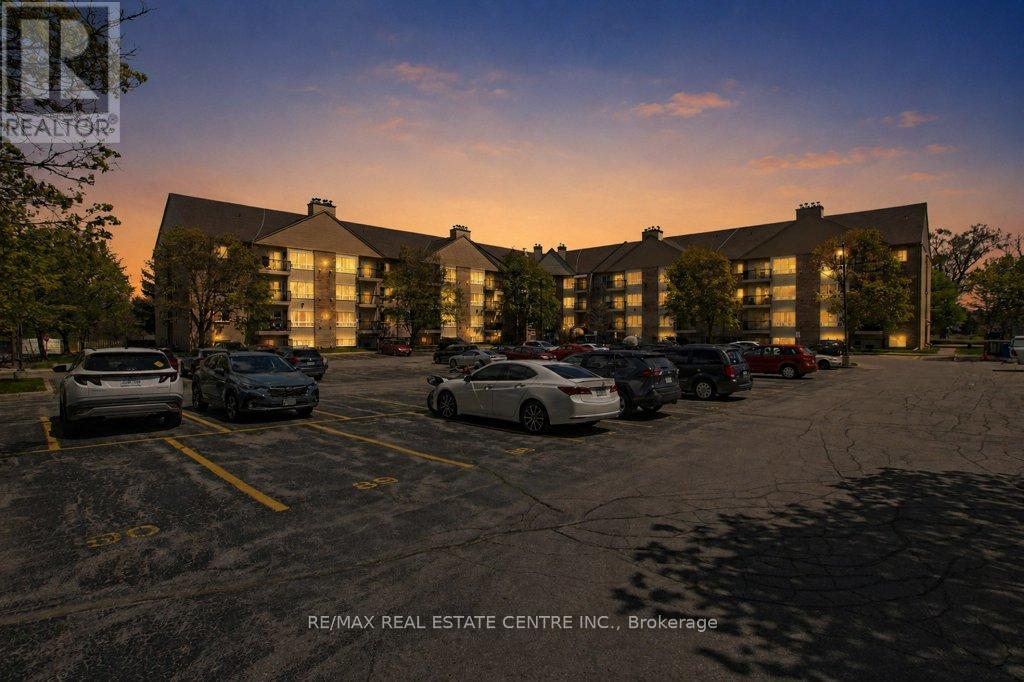 313 - 15 Hofstetter Avenue, Kitchener, Ontario  N2A 3Z7 - Photo 2 - X13116536