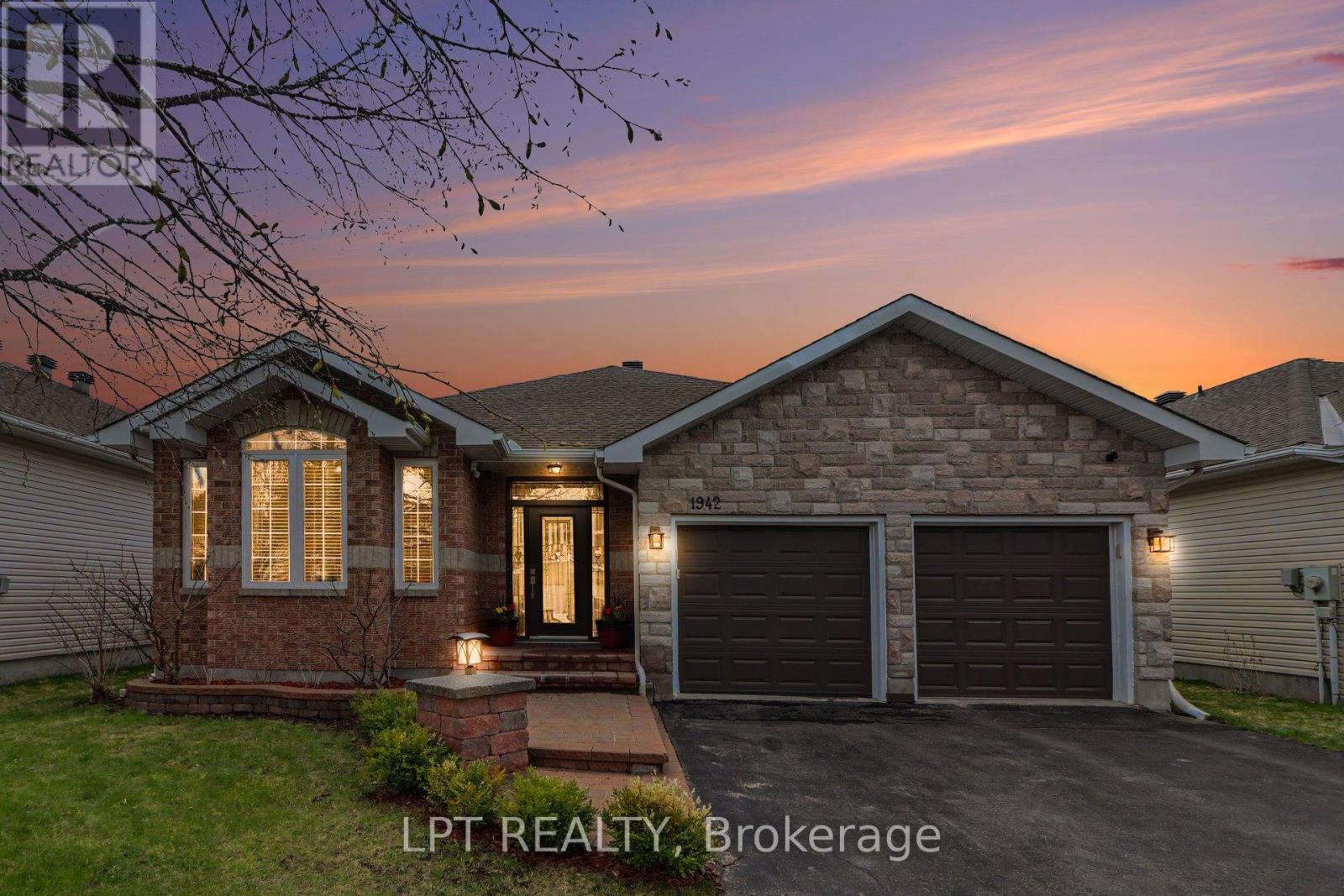 1942 CAPRIHANI WAY, Ottawa, Ontario