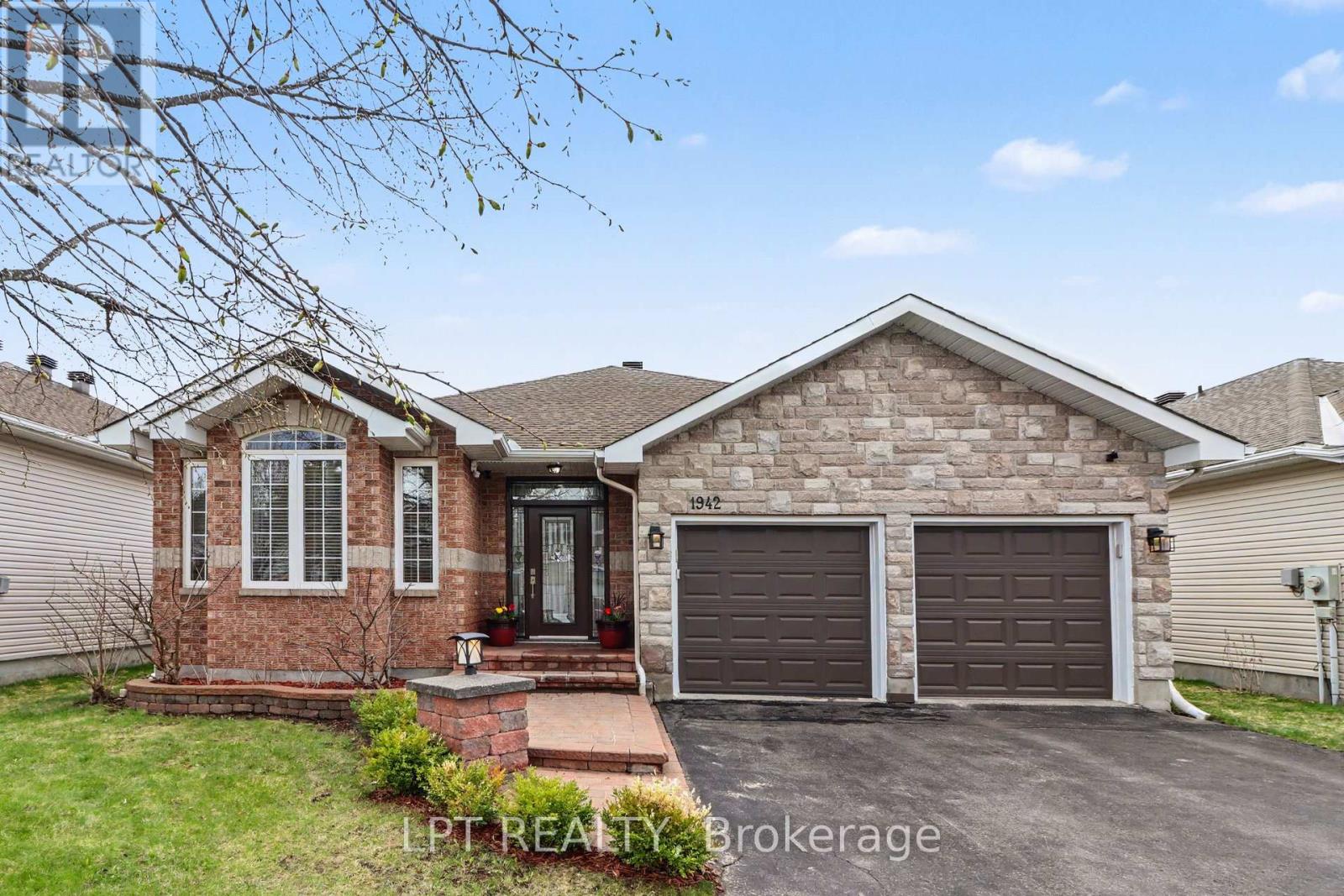 1942 Caprihani Way, Ottawa, Ontario K4A 4R6 - Photo 2 - X13116830