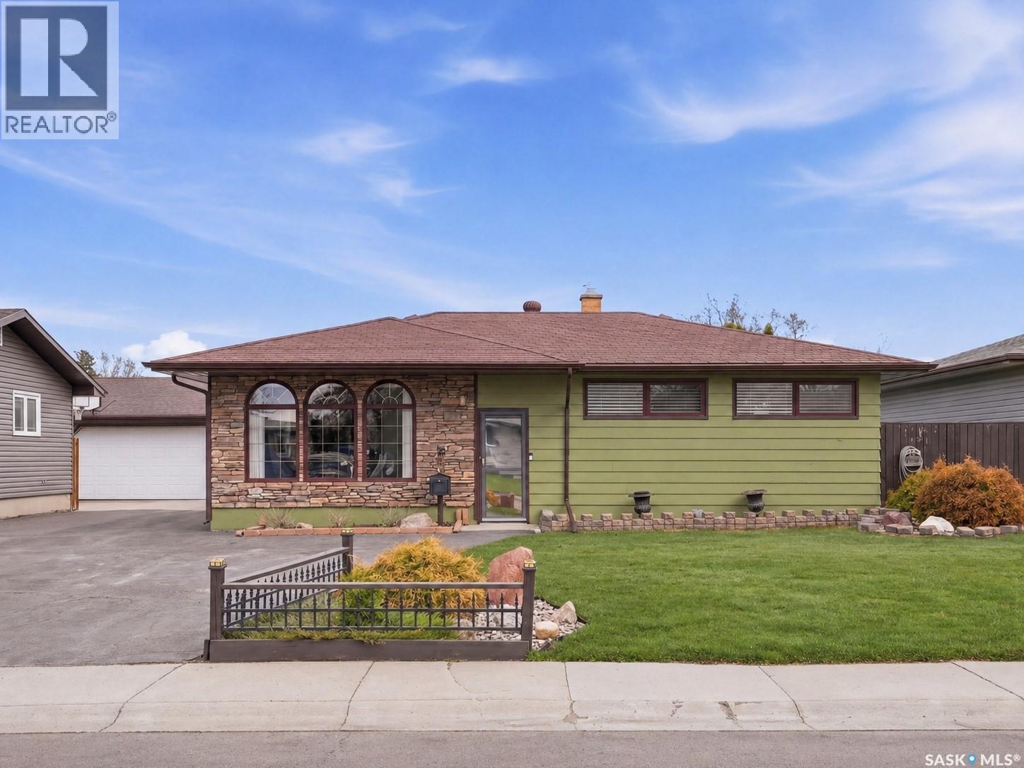 36 Morris Drive, Saskatoon, Saskatchewan  S7L 3T9 - Photo 1 - SK035552
