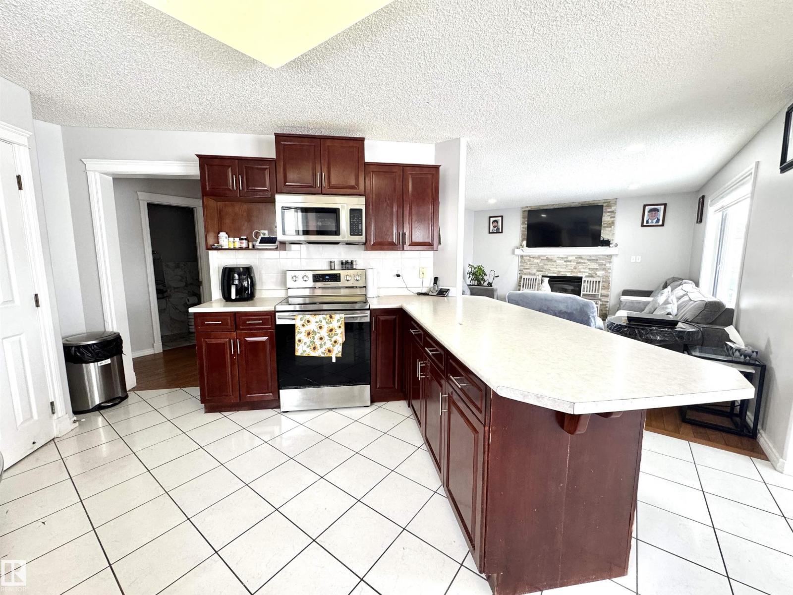 6734 162a Av Nw, Edmonton, Alberta  T5Z 2C6 - Photo 6 - E4487135