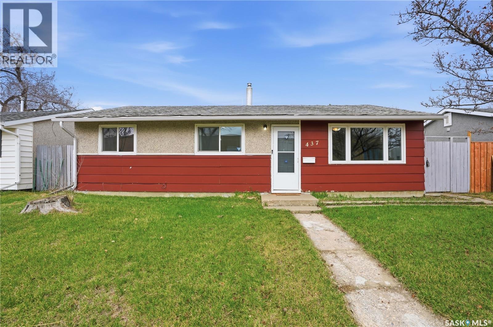 437 W Avenue N, Saskatoon, Saskatchewan  S7L 3G9 - Photo 1 - SK035682
