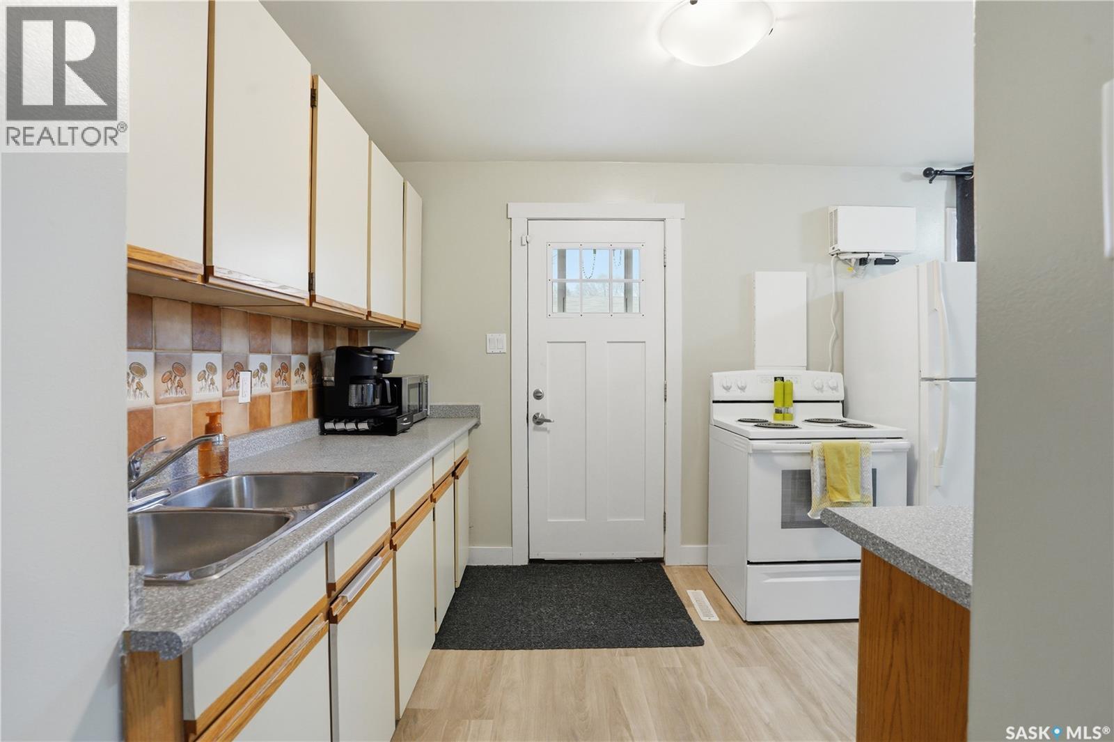 437 W Avenue N, Saskatoon, Saskatchewan  S7L 3G9 - Photo 10 - SK035682