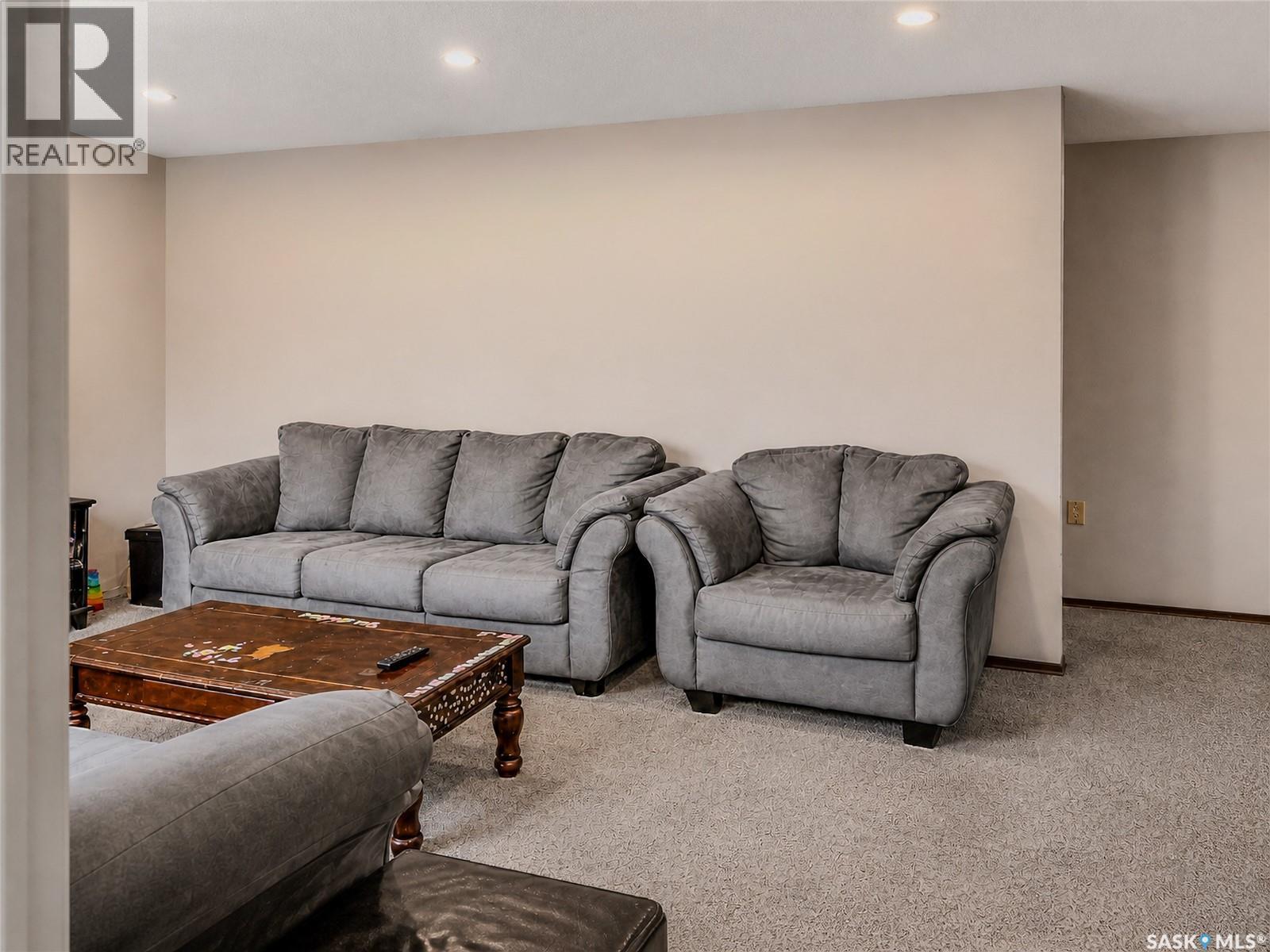 1739 Fleet Street, Regina, Saskatchewan  S4N 6B4 - Photo 4 - SK035652
