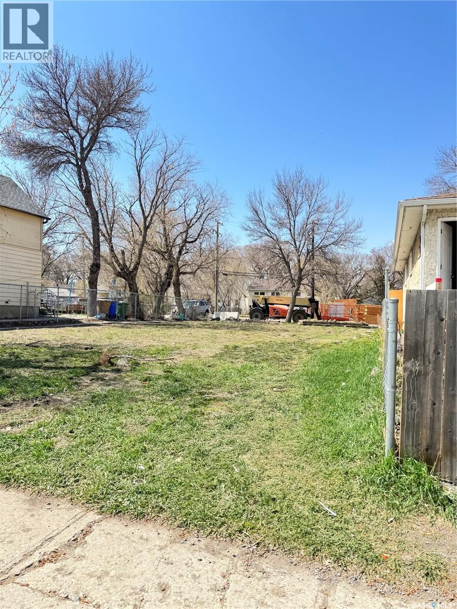 1122 Angus Street, Regina, Saskatchewan  S4T 1Y5 - Photo 2 - SK035628