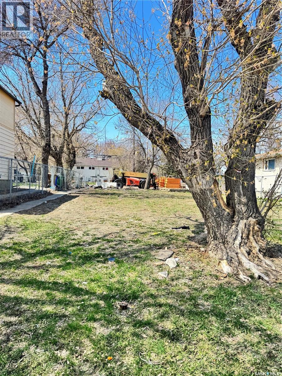 1128 Angus Street, Regina, Saskatchewan  S4T 1Y5 - Photo 2 - SK035626