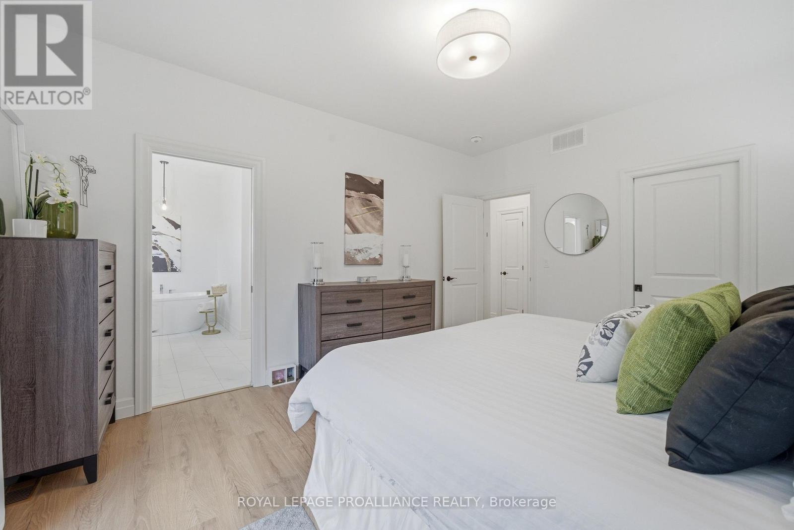 48 Deerview Drive, Quinte West, Ontario  K8V 0L8 - Photo 23 - X12950552