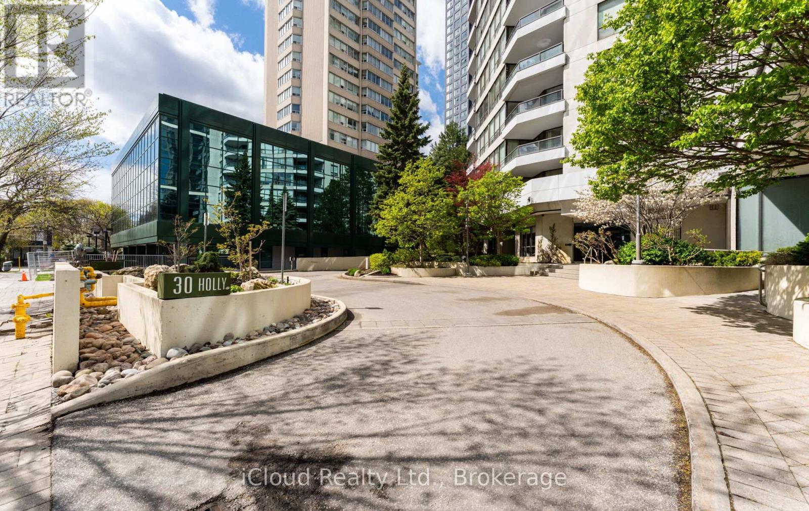 901 - 30 HOLLY STREET, Toronto, Ontario