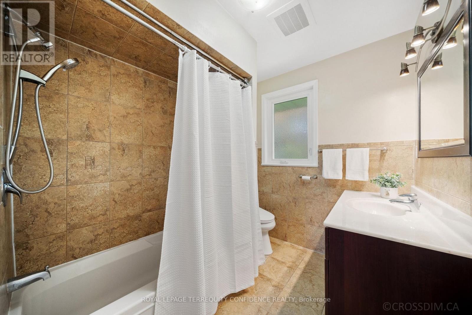 12 Finchurst Drive, Toronto, Ontario  M2R 1K9 - Photo 18 - C13116948