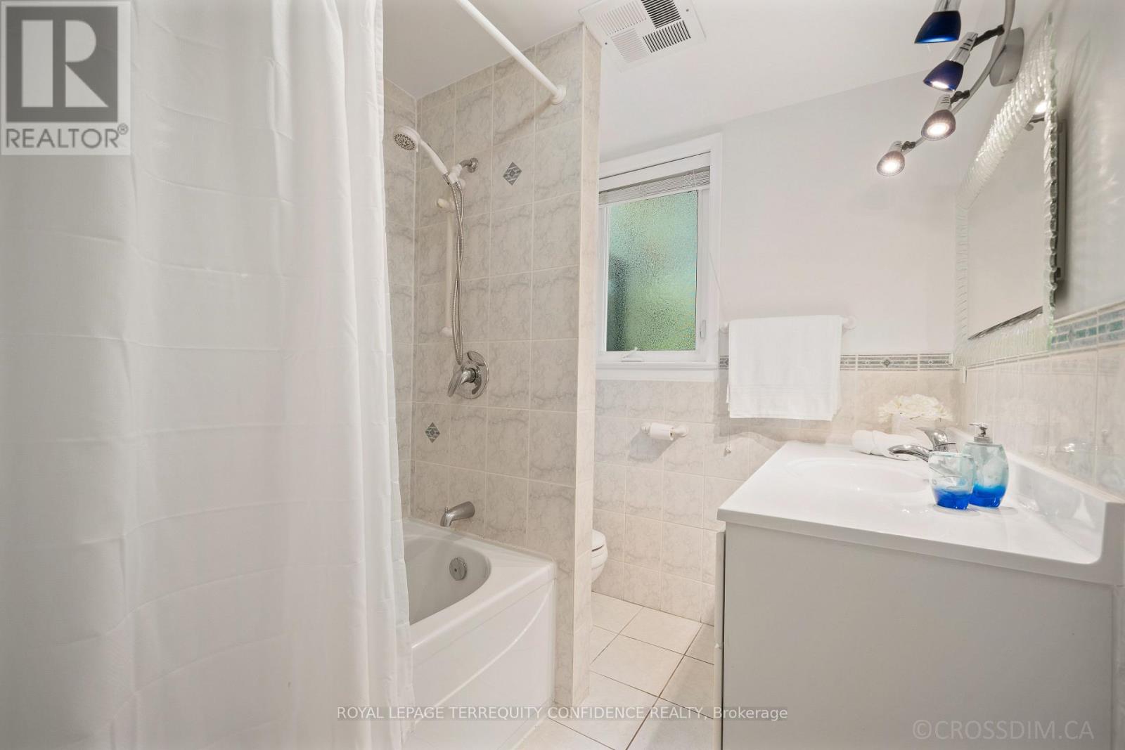 12 Finchurst Drive, Toronto, Ontario  M2R 1K9 - Photo 23 - C13116948