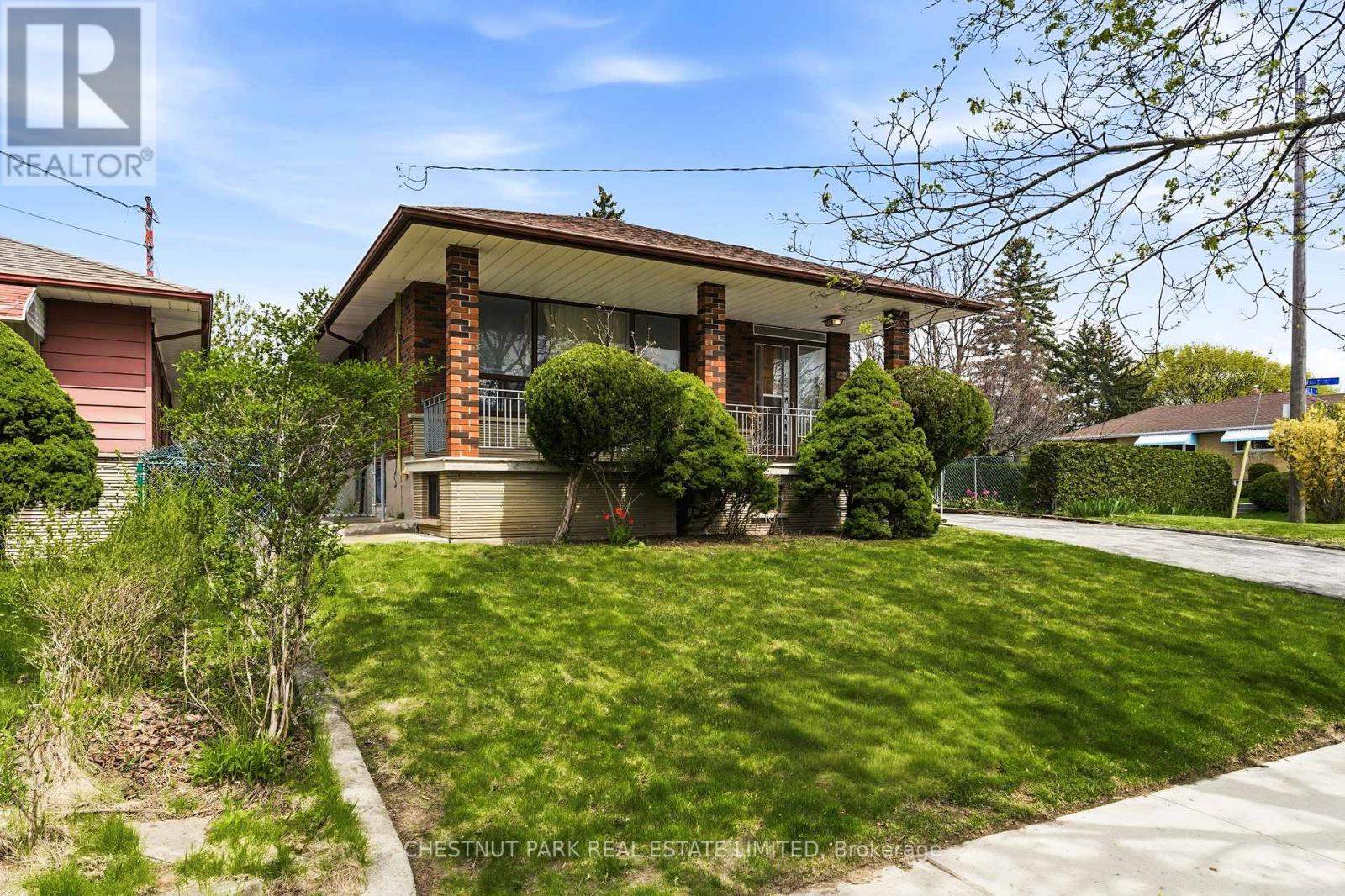 154 Sweeney Drive, Toronto, Ontario  M4A 1V2 - Photo 2 - C13116960