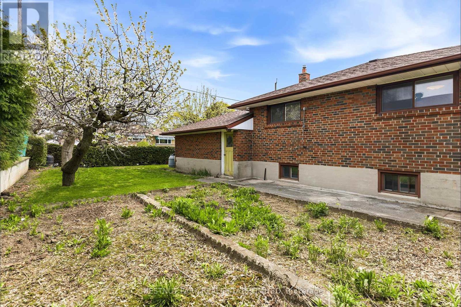 154 Sweeney Drive, Toronto, Ontario  M4A 1V2 - Photo 35 - C13116960