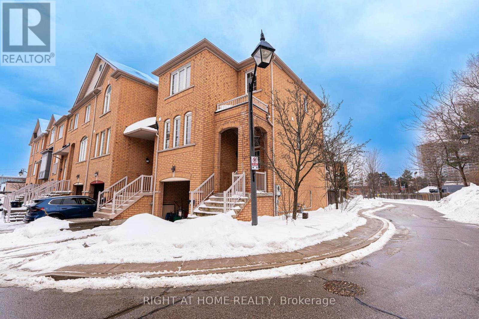 23 IGNATIUS LANE, Toronto, Ontario