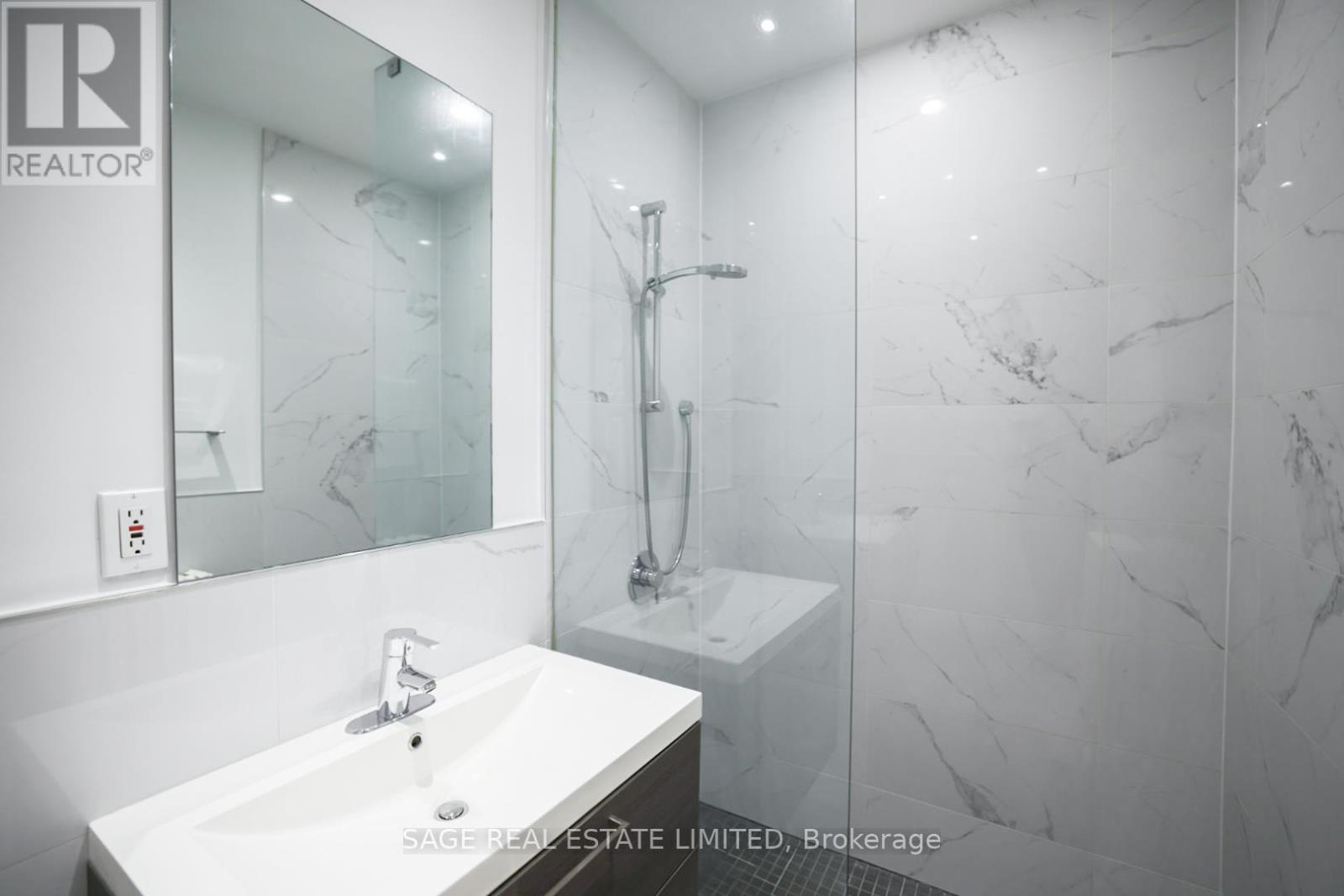2 - 8 Brookmount Road, Toronto, Ontario  M4L 3N1 - Photo 14 - E13116644