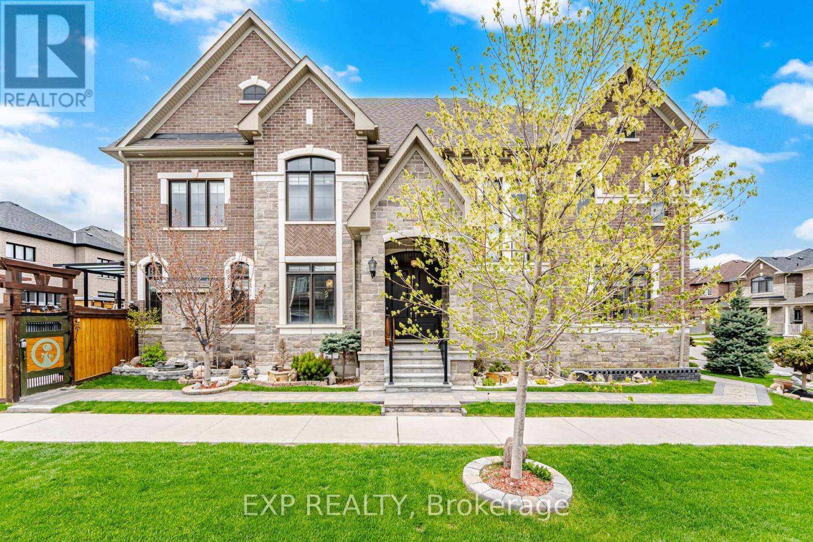 13 ARKSEY STREET, Whitby, Ontario