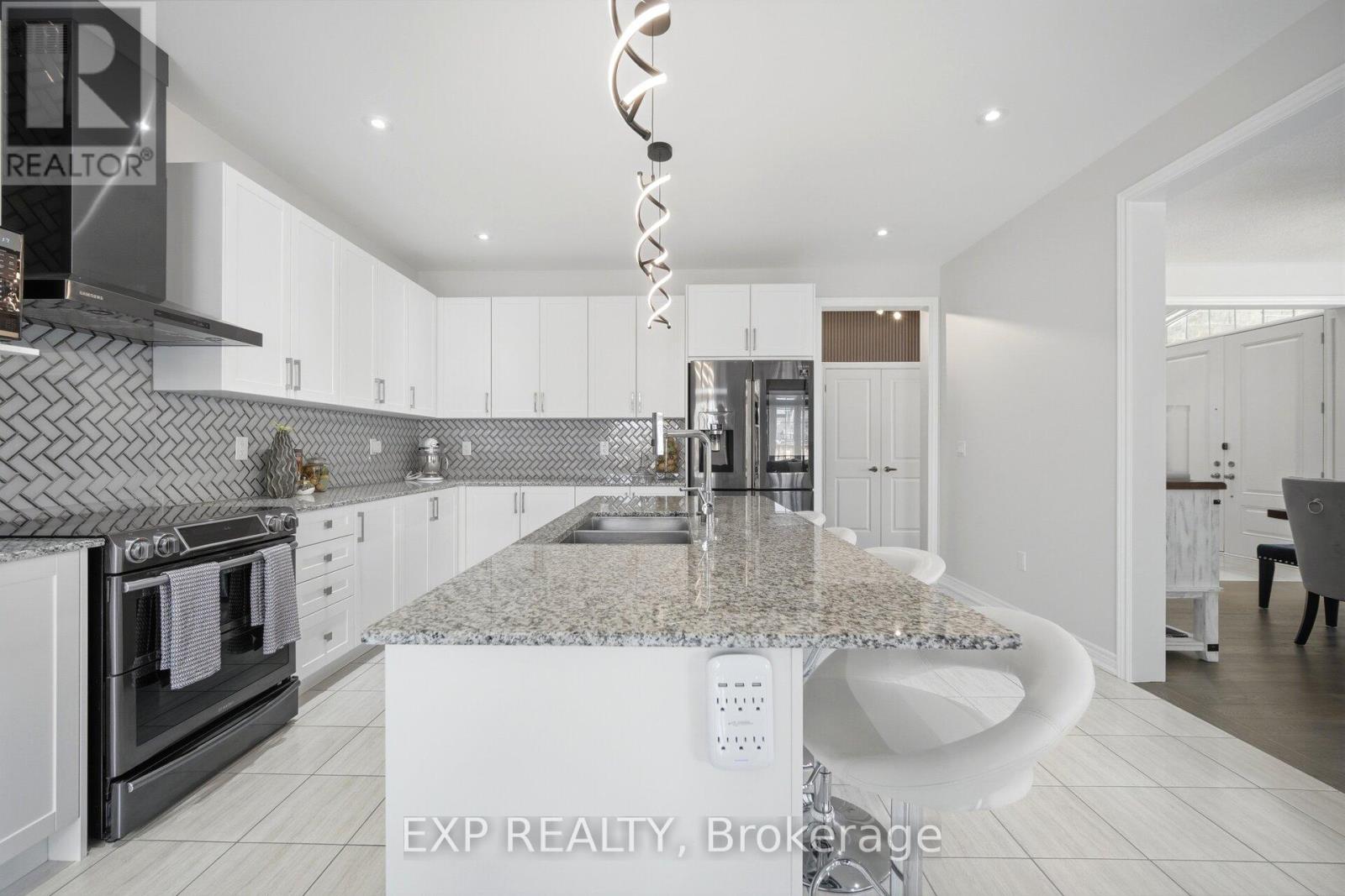 13 Arksey Street, Whitby, Ontario  L1P 0G5 - Photo 10 - E13116672